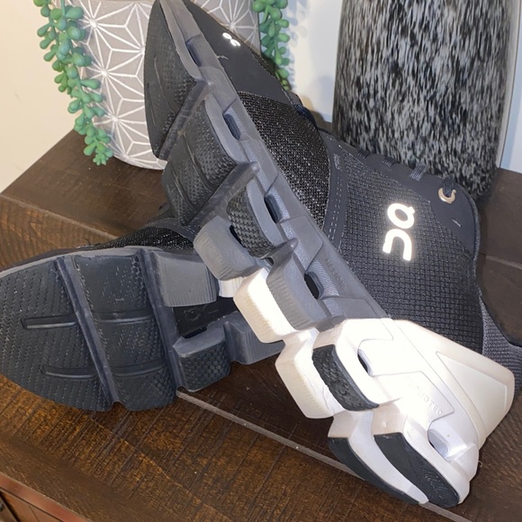 On Cloud Women’s Black, Gray & White Running Athletic Shoes Size 10.5 / Mens 9 - Picture 15 of 16